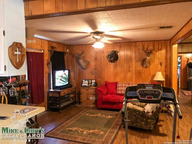 1180 CR 340, Jourdanton, TX 78026