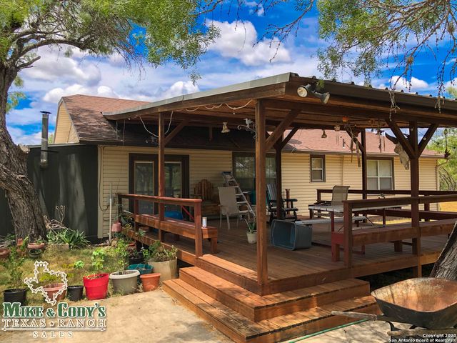 1180 CR 340, Jourdanton, TX 78026