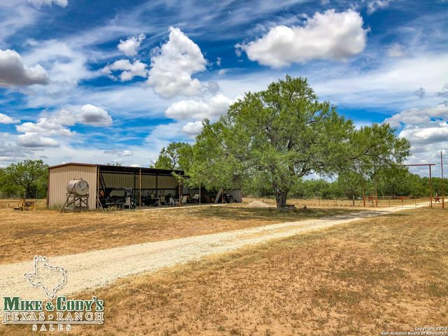 1180 CR 340, Jourdanton, TX 78026
