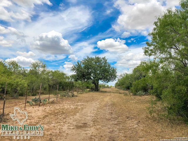 1180 CR 340, Jourdanton, TX 78026