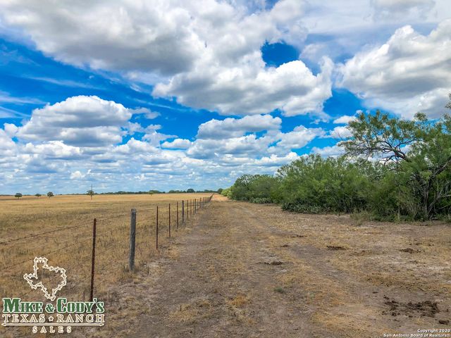 1180 CR 340, Jourdanton, TX 78026