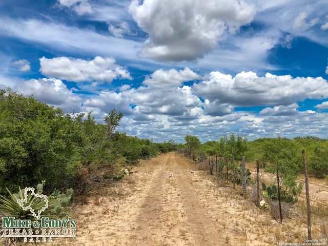 1180 CR 340, Jourdanton, TX 78026