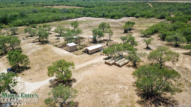 1180 CR 340, Jourdanton, TX 78026