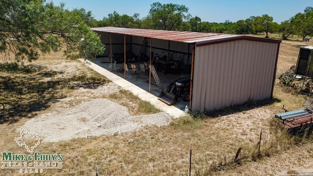 1180 CR 340, Jourdanton, TX 78026