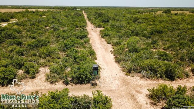 1180 CR 340, Jourdanton, TX 78026