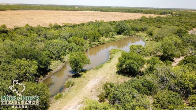 1180 CR 340, Jourdanton, TX 78026