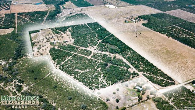 1180 CR 340, Jourdanton, TX 78026