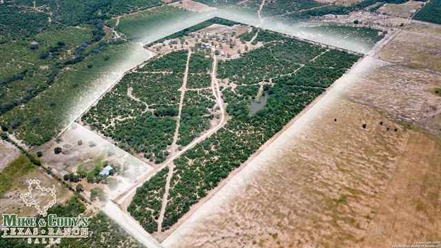 1180 CR 340, Jourdanton, TX 78026