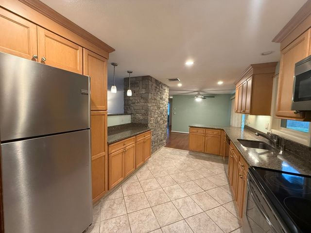 24 Wedgemere Rd, Beverly, MA 01915