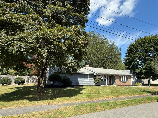 24 Wedgemere Rd, Beverly, MA 01915