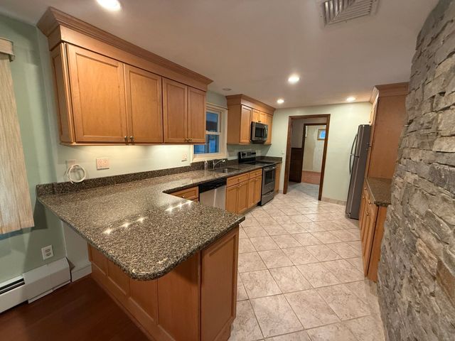 24 Wedgemere Rd, Beverly, MA 01915