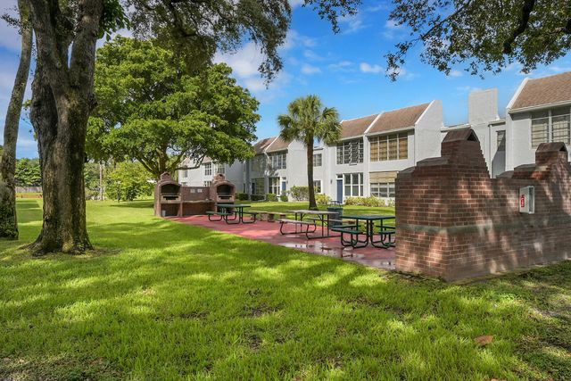 2340 SW 22nd Avenue 306, Delray Beach, FL 33445