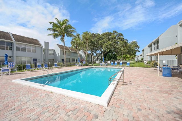 2340 SW 22nd Avenue 306, Delray Beach, FL 33445
