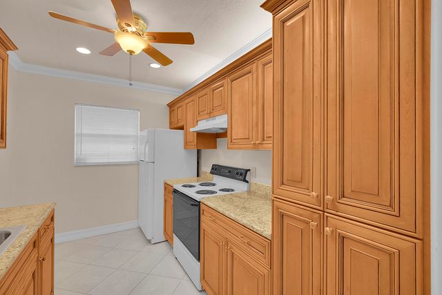 2340 SW 22nd Avenue 306, Delray Beach, FL 33445