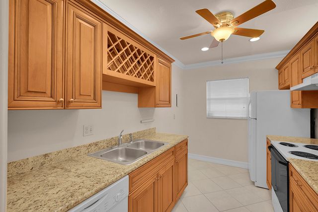 2340 SW 22nd Avenue 306, Delray Beach, FL 33445