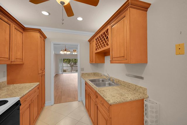 2340 SW 22nd Avenue 306, Delray Beach, FL 33445