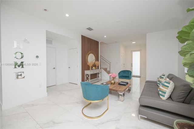 10366 NW 68th Ter, Doral, FL 33178