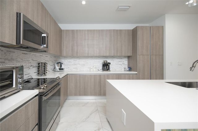 10366 NW 68th Ter, Doral, FL 33178