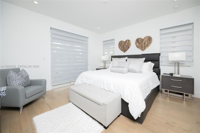 10366 NW 68th Ter, Doral, FL 33178