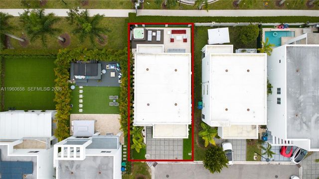 10366 NW 68th Ter, Doral, FL 33178