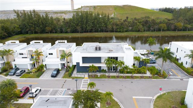 10366 NW 68th Ter, Doral, FL 33178