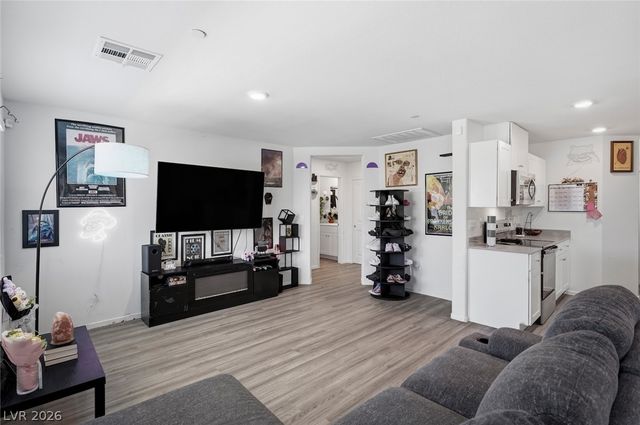 7870 Aurora Sky Street 1, North Las Vegas, NV 89084