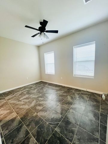 820 Ruby Allen St, Rockport, TX 78382