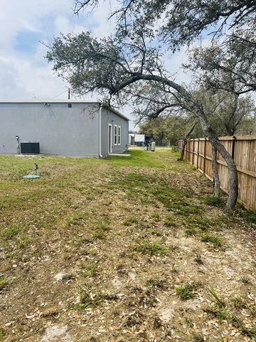 820 Ruby Allen St, Rockport, TX 78382