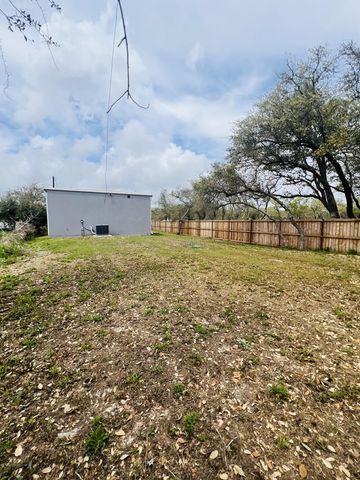 820 Ruby Allen St, Rockport, TX 78382