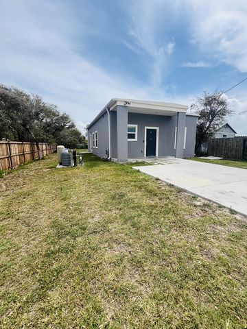 820 Ruby Allen St, Rockport, TX 78382