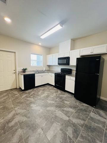 820 Ruby Allen St, Rockport, TX 78382