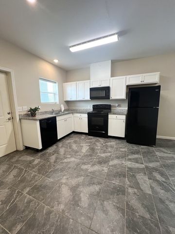 820 Ruby Allen St, Rockport, TX 78382