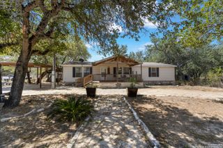 4518 Waterline Rd, Elmendorf, TX 78112