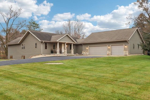 N1639 Fjord Circle, Prairie Du Sac, WI 53578