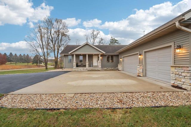 N1639 Fjord Circle, Prairie Du Sac, WI 53578