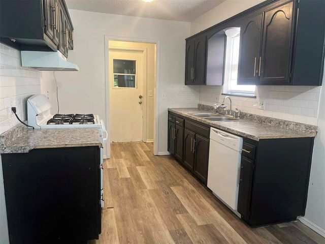 413 Meadow Lake Drive, Edmond, OK 73003