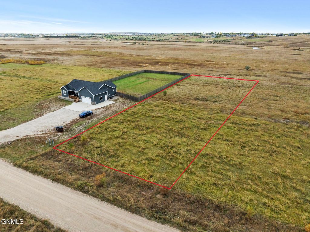 5489 Matthew Avenue, Williston, ND 58801