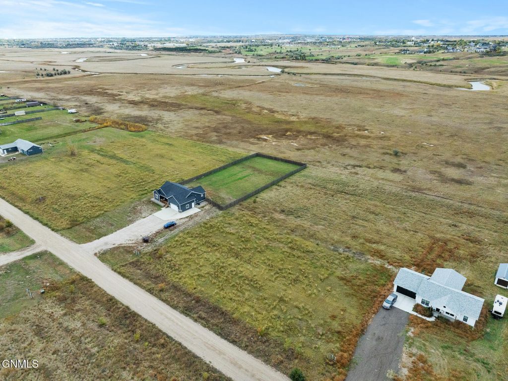 5489 Matthew Avenue, Williston, ND 58801 photo 11