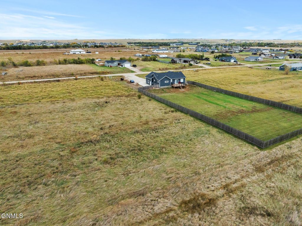 5489 Matthew Avenue, Williston, ND 58801 photo 8