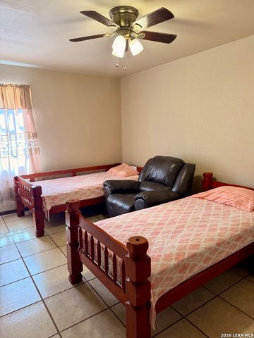 1215 RED GATE DR, San Antonio, TX 78264