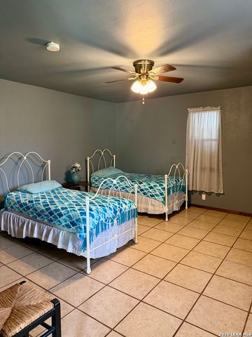1215 RED GATE DR, San Antonio, TX 78264