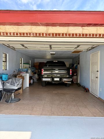 1215 RED GATE DR, San Antonio, TX 78264