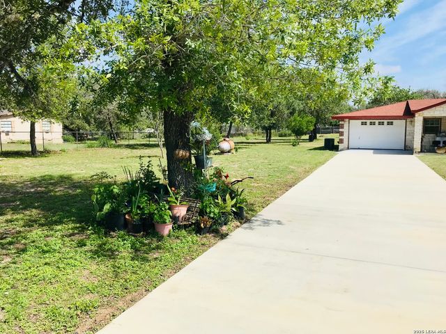 1215 RED GATE DR, San Antonio, TX 78264