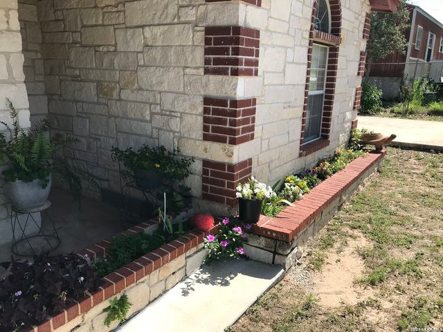1215 RED GATE DR, San Antonio, TX 78264