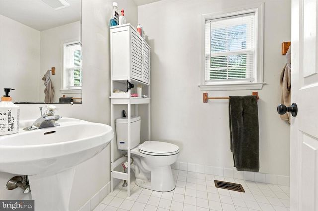 30 DUTTONVIEW RD, Aston, PA 19014