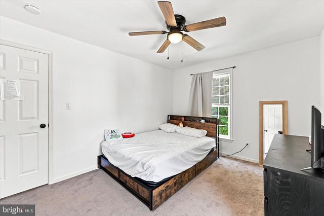30 DUTTONVIEW RD, Aston, PA 19014