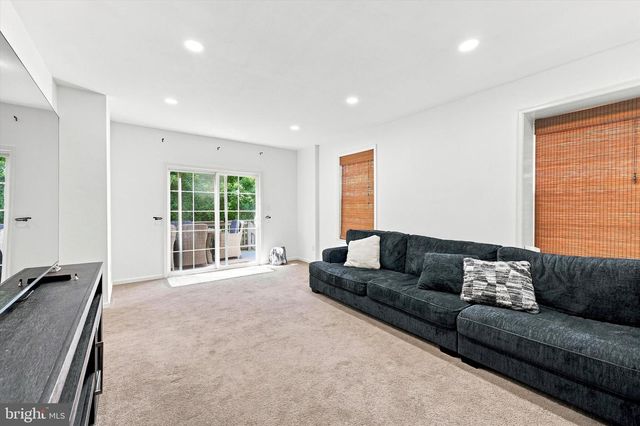 30 DUTTONVIEW RD, Aston, PA 19014