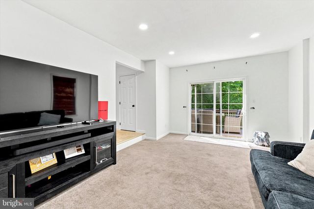 30 DUTTONVIEW RD, Aston, PA 19014