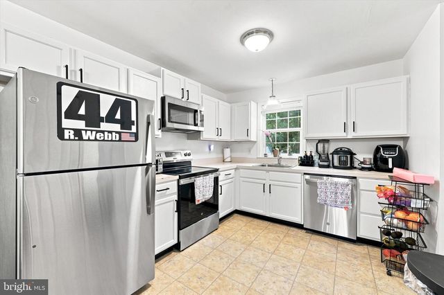 30 DUTTONVIEW RD, Aston, PA 19014
