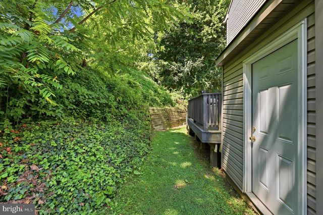 30 DUTTONVIEW RD, Aston, PA 19014